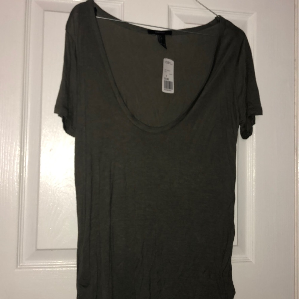 Low cut t-shirt